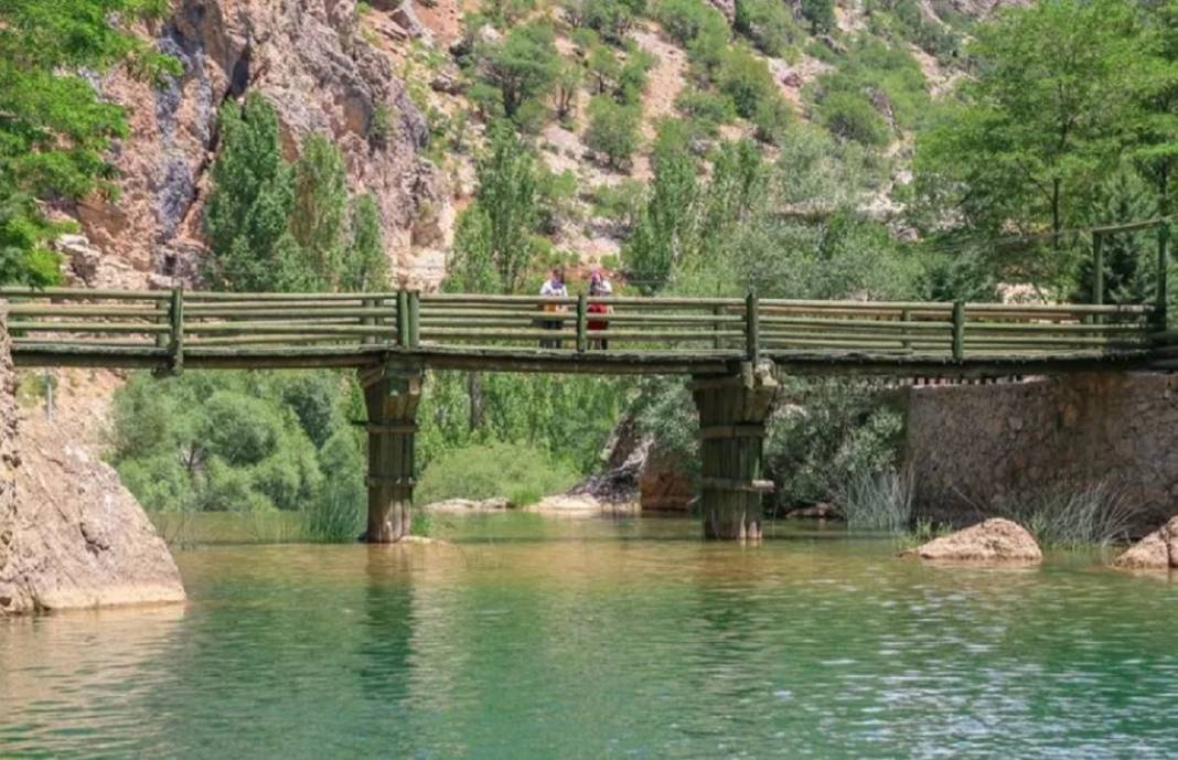 Torosların artık gizli olmayan cenneti: Konya'daki şelaleyi bir de kışın görün 14